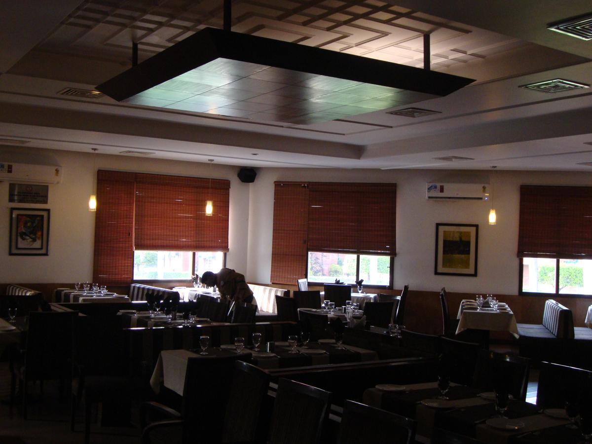 Hotel North Park Panchkula Extérieur photo