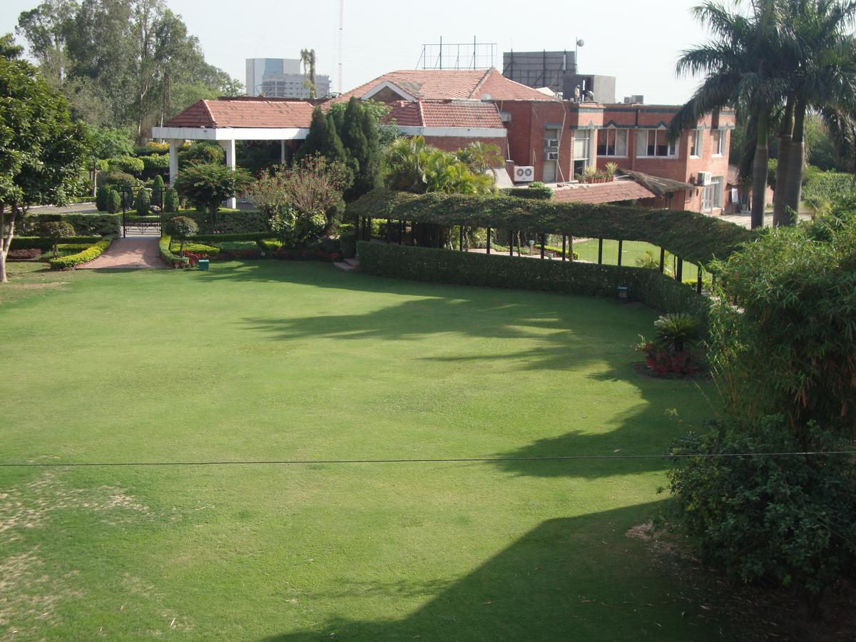 Hotel North Park Panchkula Extérieur photo